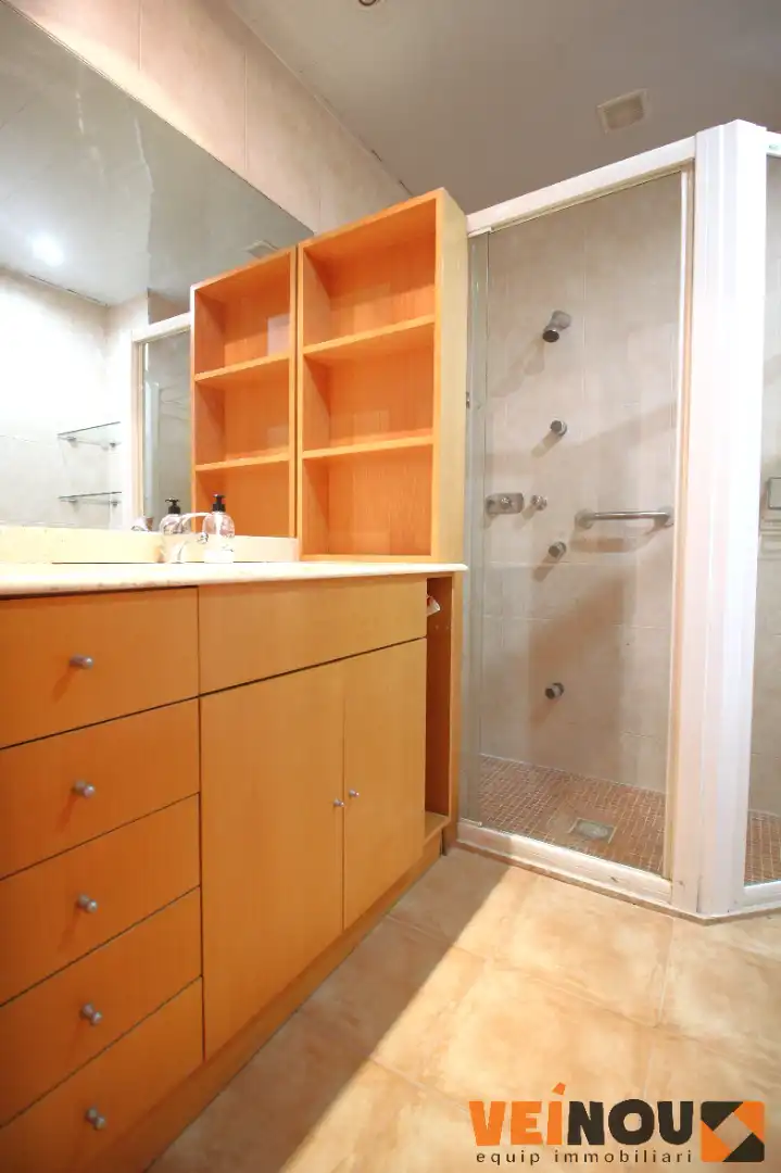 Baño de Planta baja en venta en Barcelona con Aire acondicionado y Horno
