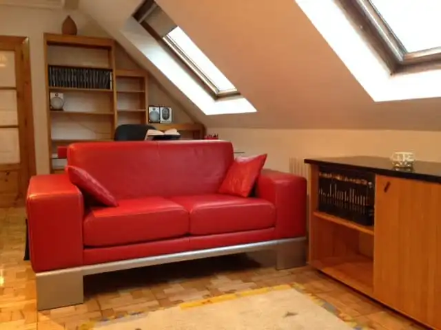 Sala d'estar de Apartament de lloguer en Oviedo  amb Calefacció, Parquet i Moblat