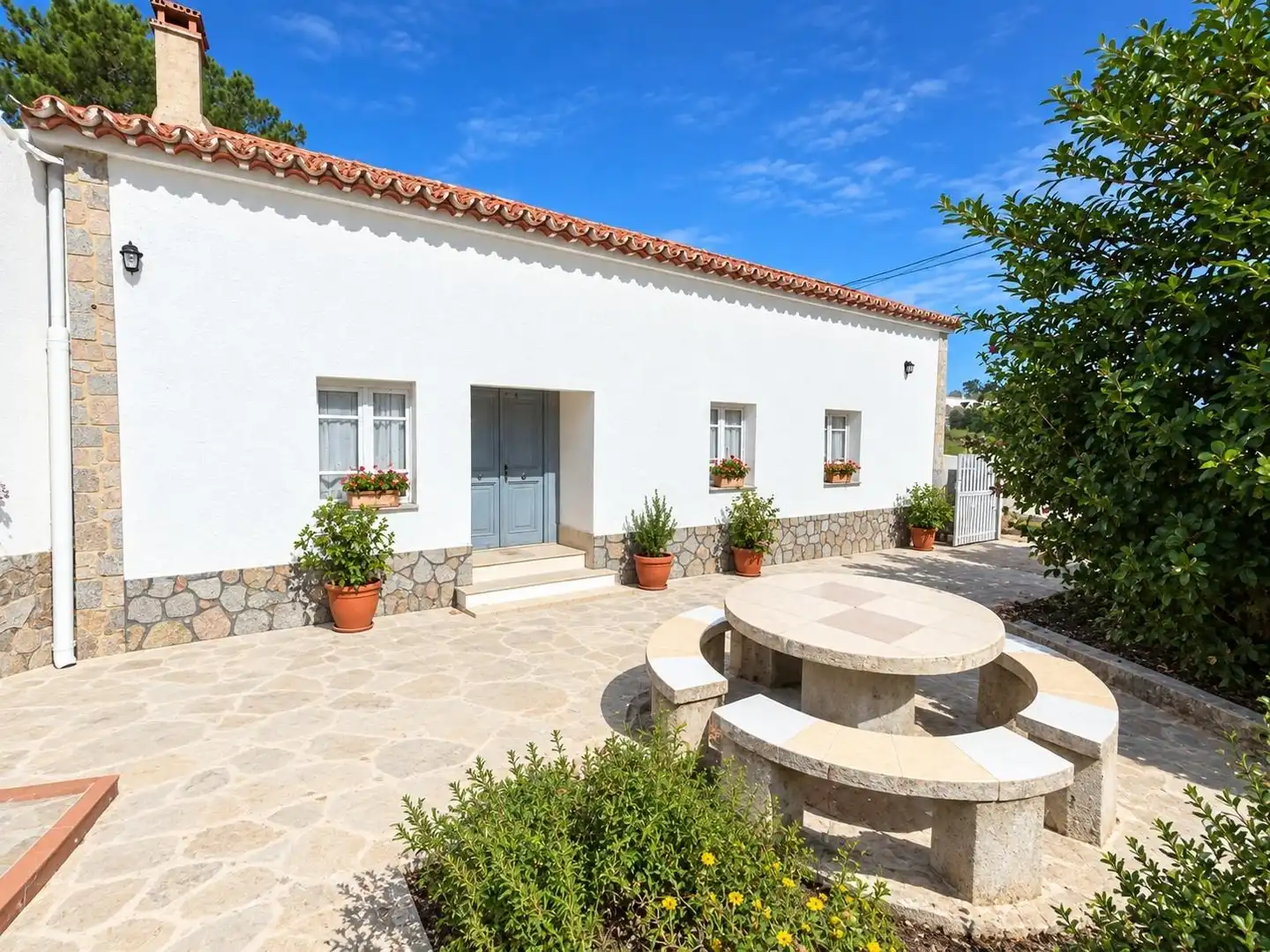 Vista exterior de Casa o xalet en venda en Ribeira amb Jardí privat