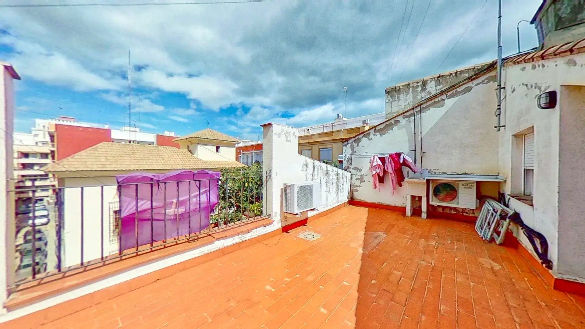 Vista exterior de Pis en venda en Sagunto / Sagunt amb Aire condicionat, Calefacció i Terrassa