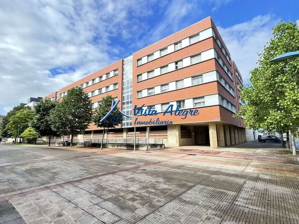 Vista exterior de Apartamento en venta en  Logroño con Calefacción, Jardín privado y Trastero