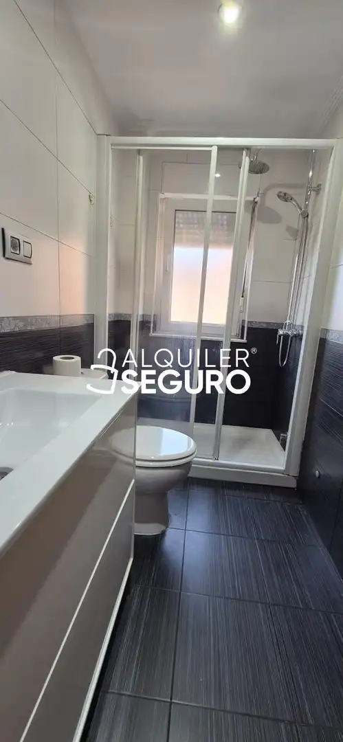 Bathroom of Flat for rent in Gijón 