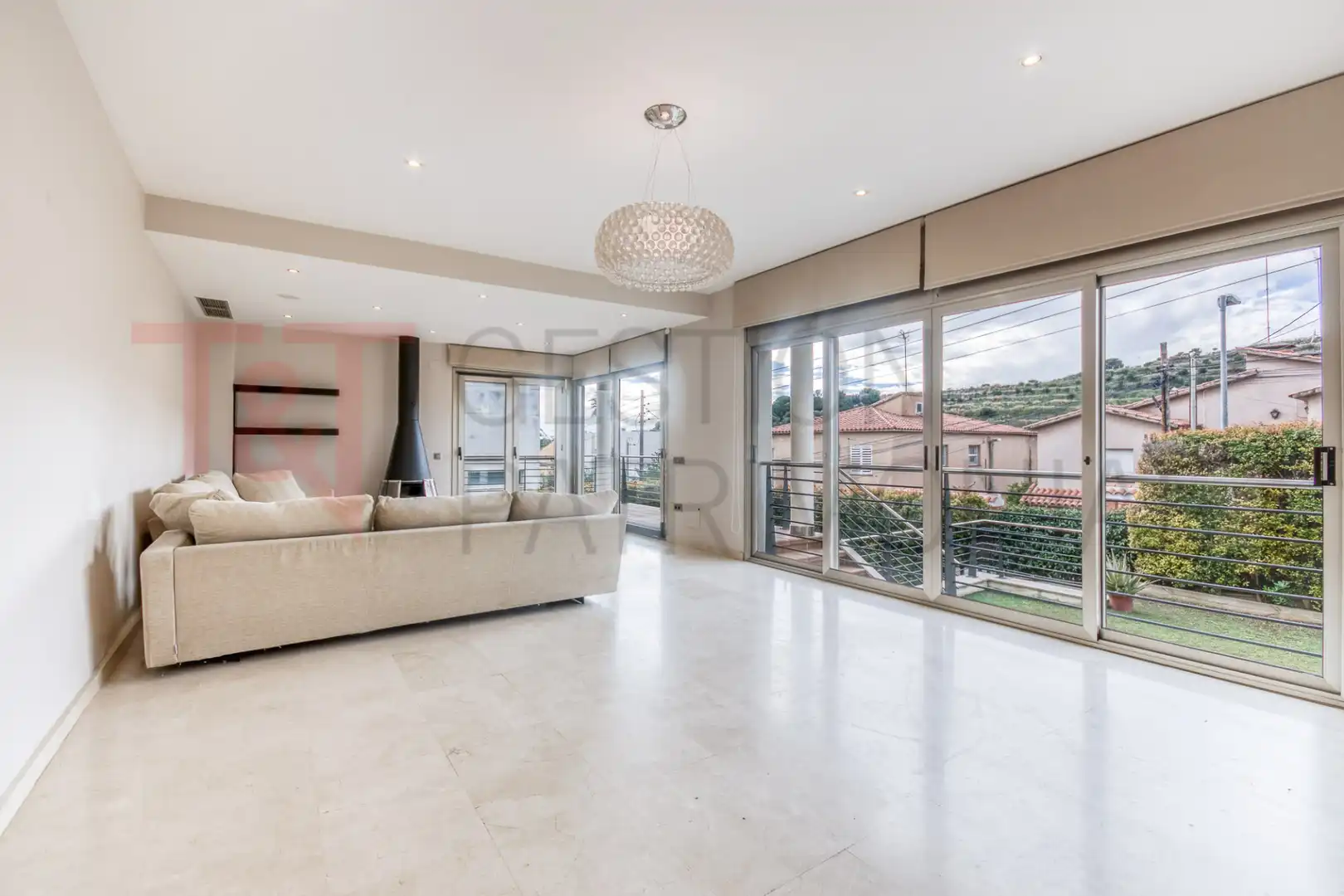 Sala d'estar de Casa o xalet en venda en Alella amb Aire condicionat, Calefacció i Jardí privat