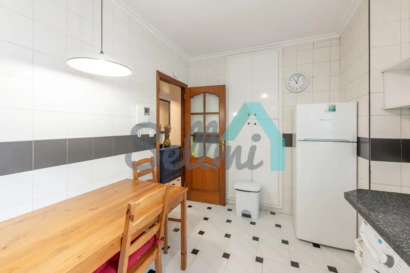 Kitchen of Flat for share in Oviedo   with Heating, Parquet flooring and Terrace