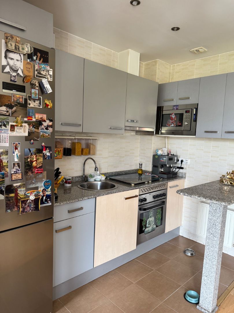 Cuina de Apartament en venda en Gijón  amb Calefacció, Traster i Piscina comunitària