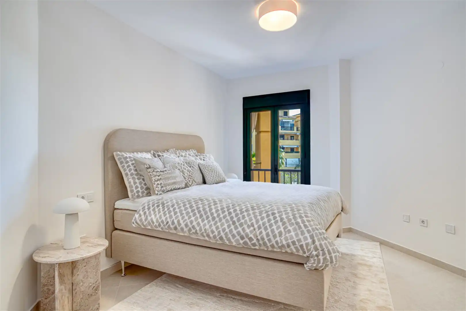Dormitori de Apartament en venda en Marbella amb Aire condicionat i Terrassa