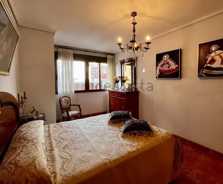 Habitación de Piso en venta en Castellón de la Plana / Castelló de la Plana con Terraza y Amueblado