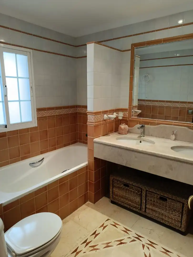 Baño de Casa o chalet en venta en Marbella con Aire acondicionado, Terraza y Trastero