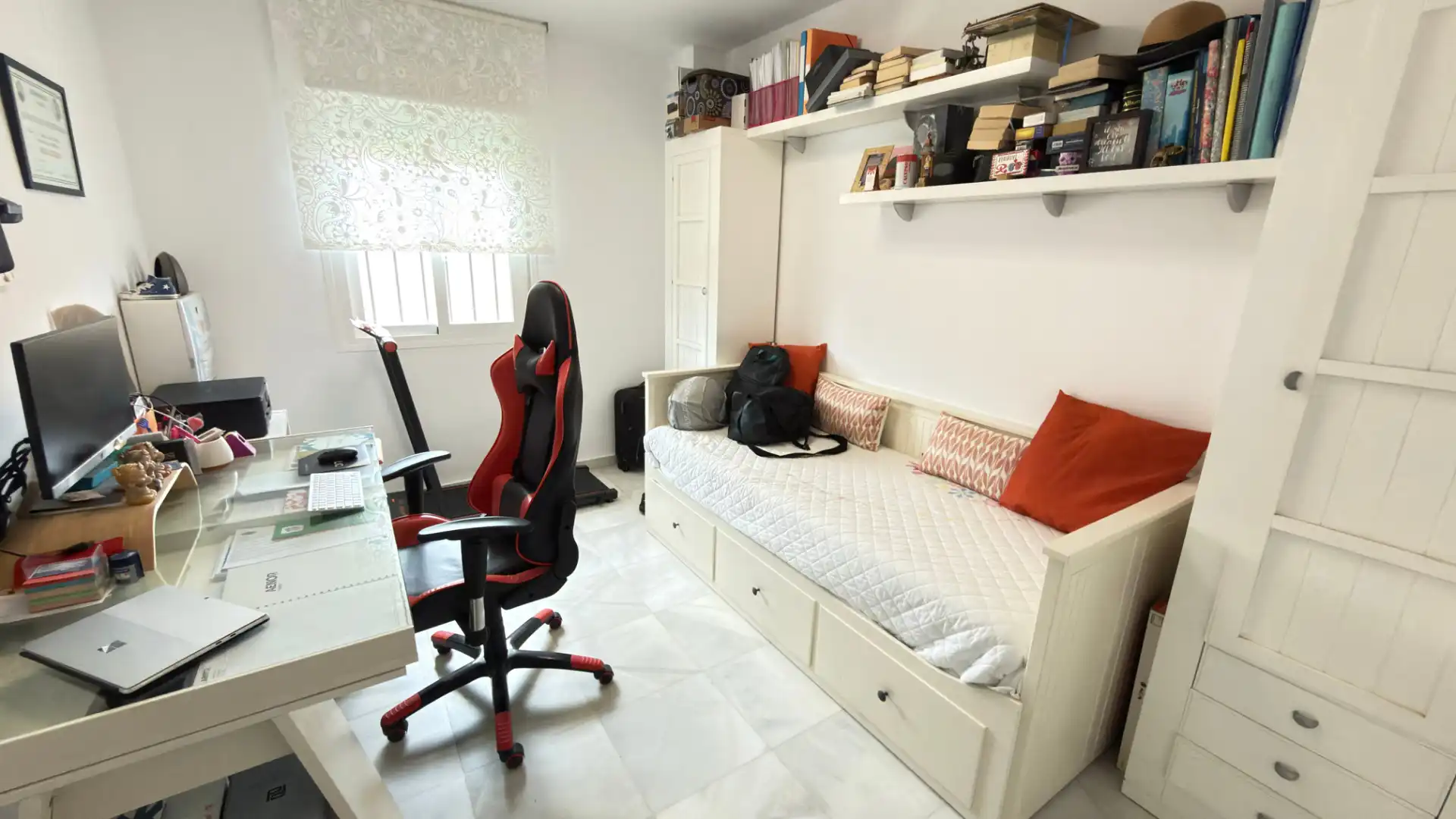 Habitación de Piso en venta en Vélez-Málaga con Aire acondicionado, Terraza y Amueblado