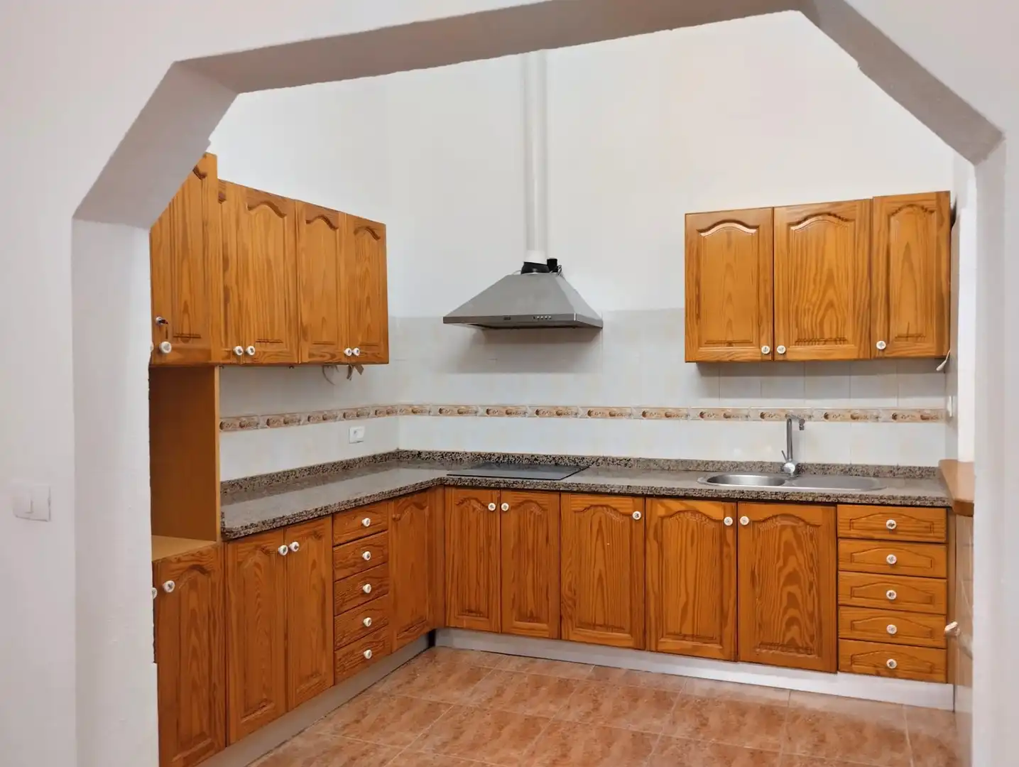 Küche von Einfamilien-Reihenhaus zum Verkauf in Güímar mit Privatgarten, Terrasse und Abstellraum
