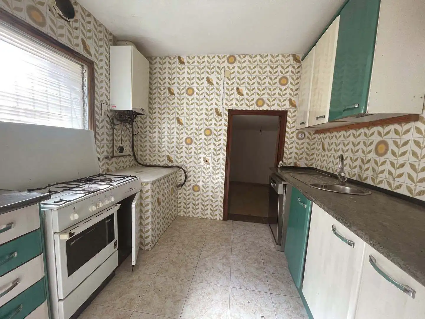 Küche von Einfamilien-Reihenhaus zum Verkauf in Lloret de Mar mit Terrasse