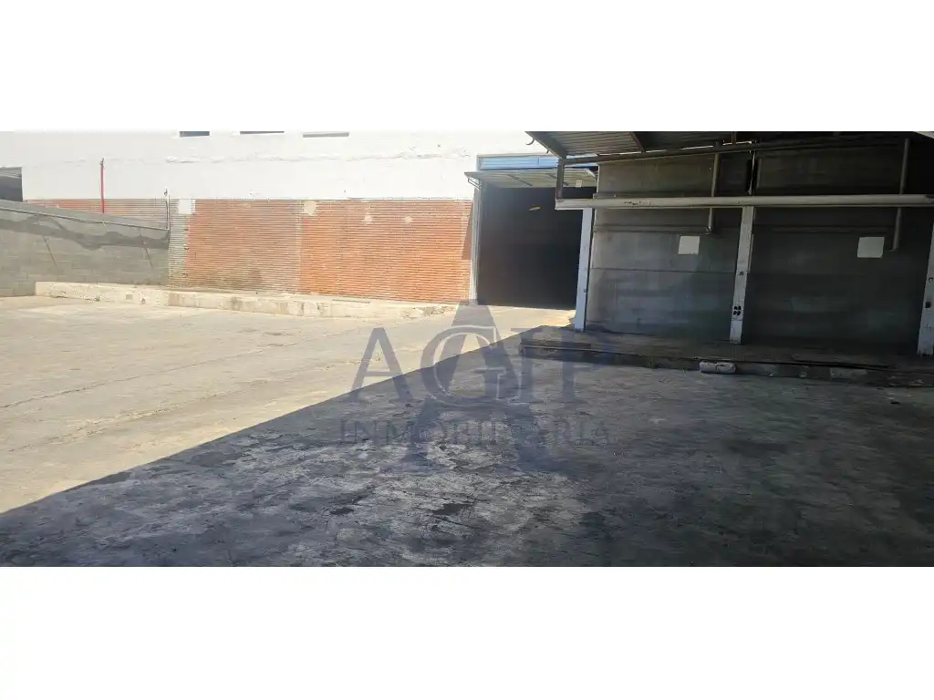 Parking de Nave industrial de alquiler en Barberà del Vallès