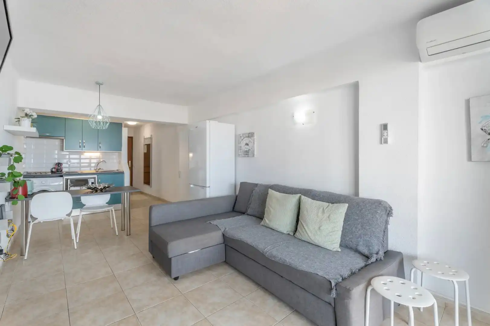 Living room of Flat for sale in Adeje  with Terrace, Swimming Pool and Furnished