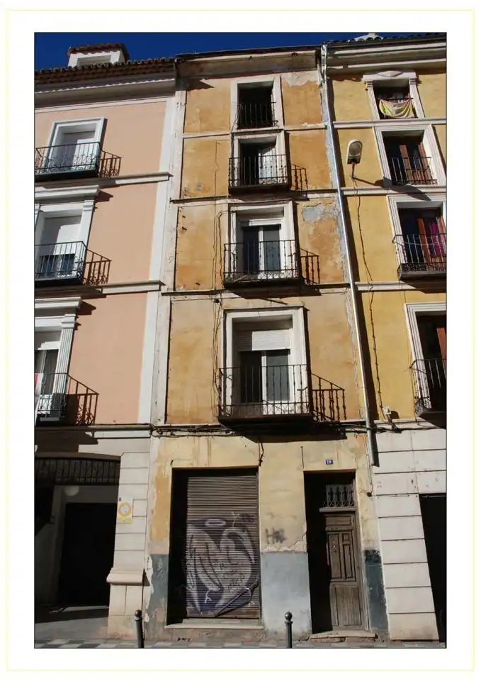 Vista exterior de Edifici en venda en Cuenca