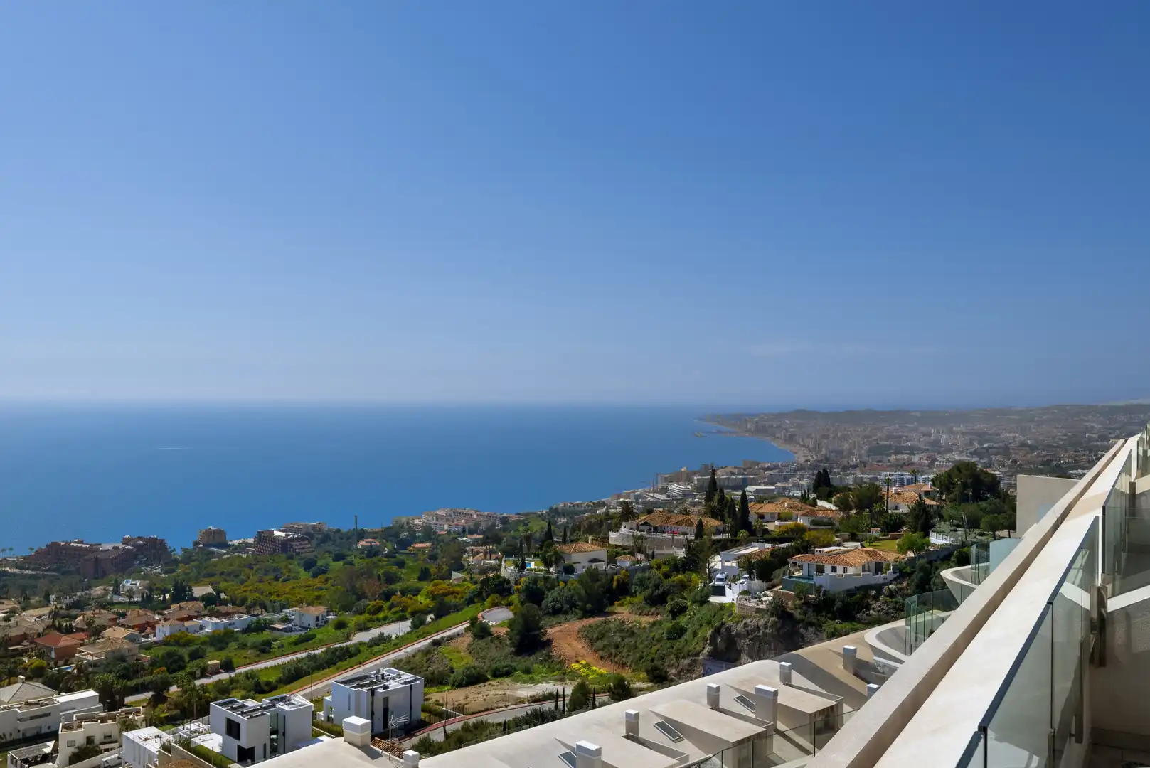 Vista exterior de Àtic en venda en Benalmádena amb Aire condicionat, Terrassa i Piscina