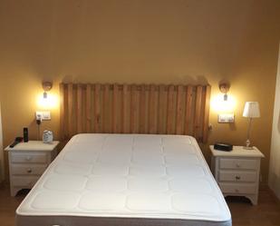 Bedroom of Apartment to rent in Pontevedra Capital   with Heating, Parquet flooring and Furnished