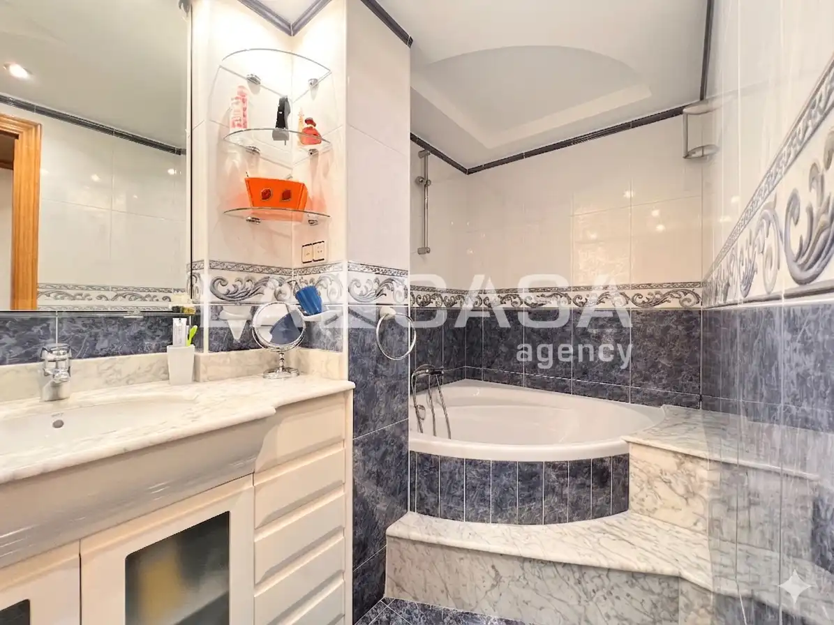 Baño de Piso en venta en Badalona con Calefacción, Terraza y Trastero