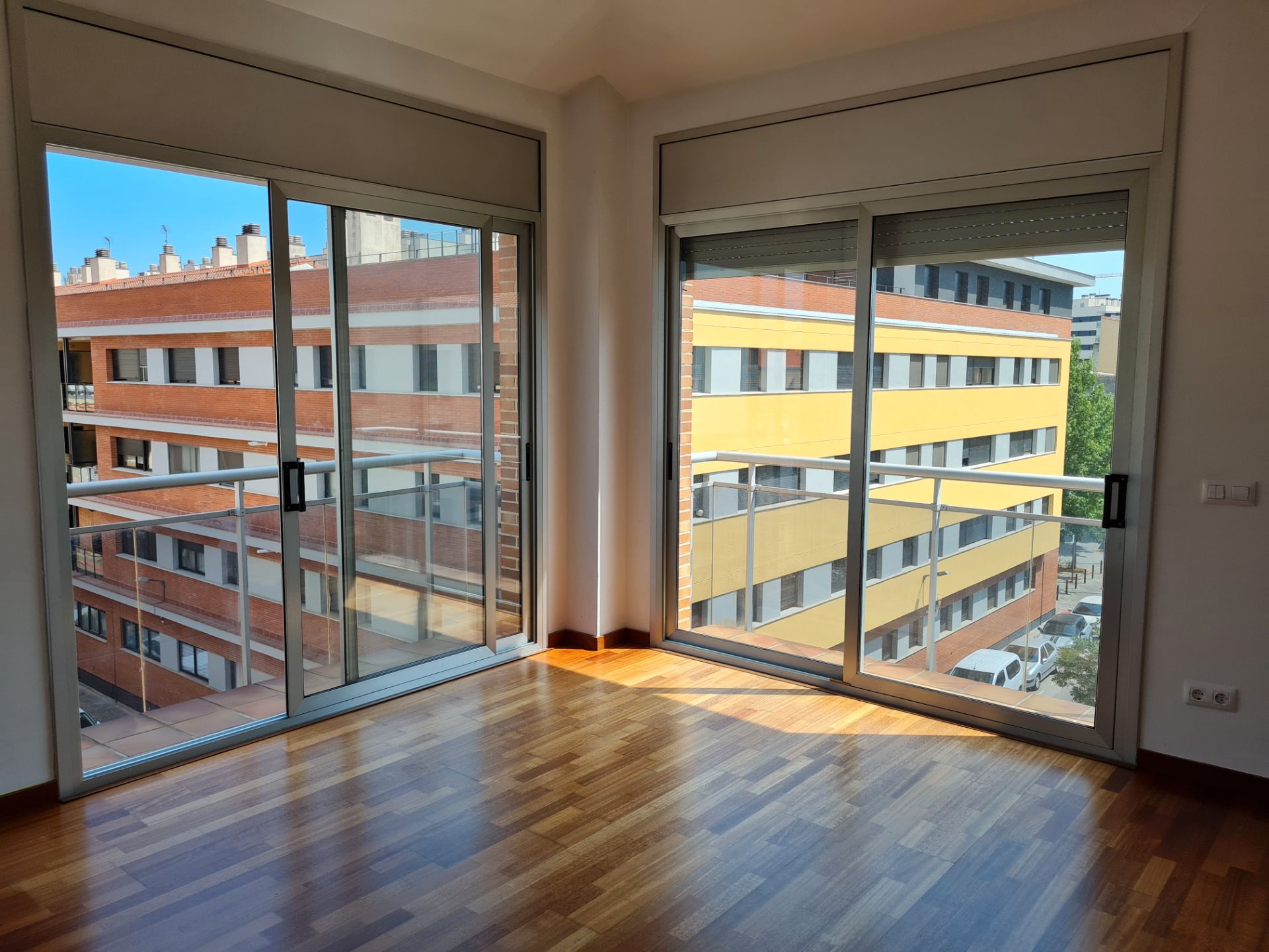 Dormitori de Àtic de lloguer en Girona Capital amb Aire condicionat, Calefacció i Parquet