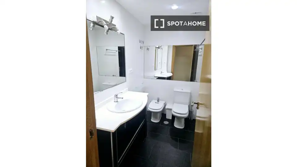 Bany de Apartament per a compartir en Murcia amb Aire condicionat, Terrassa i Moblat