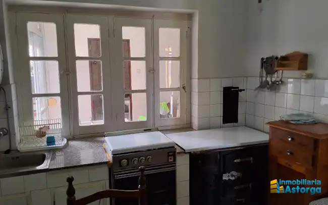Cuina de Casa o xalet en venda en Valderrey amb Calefacció i Moblat