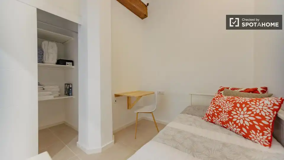 Appartamento con terrazza in affitto a L'Eixample, imagen 9