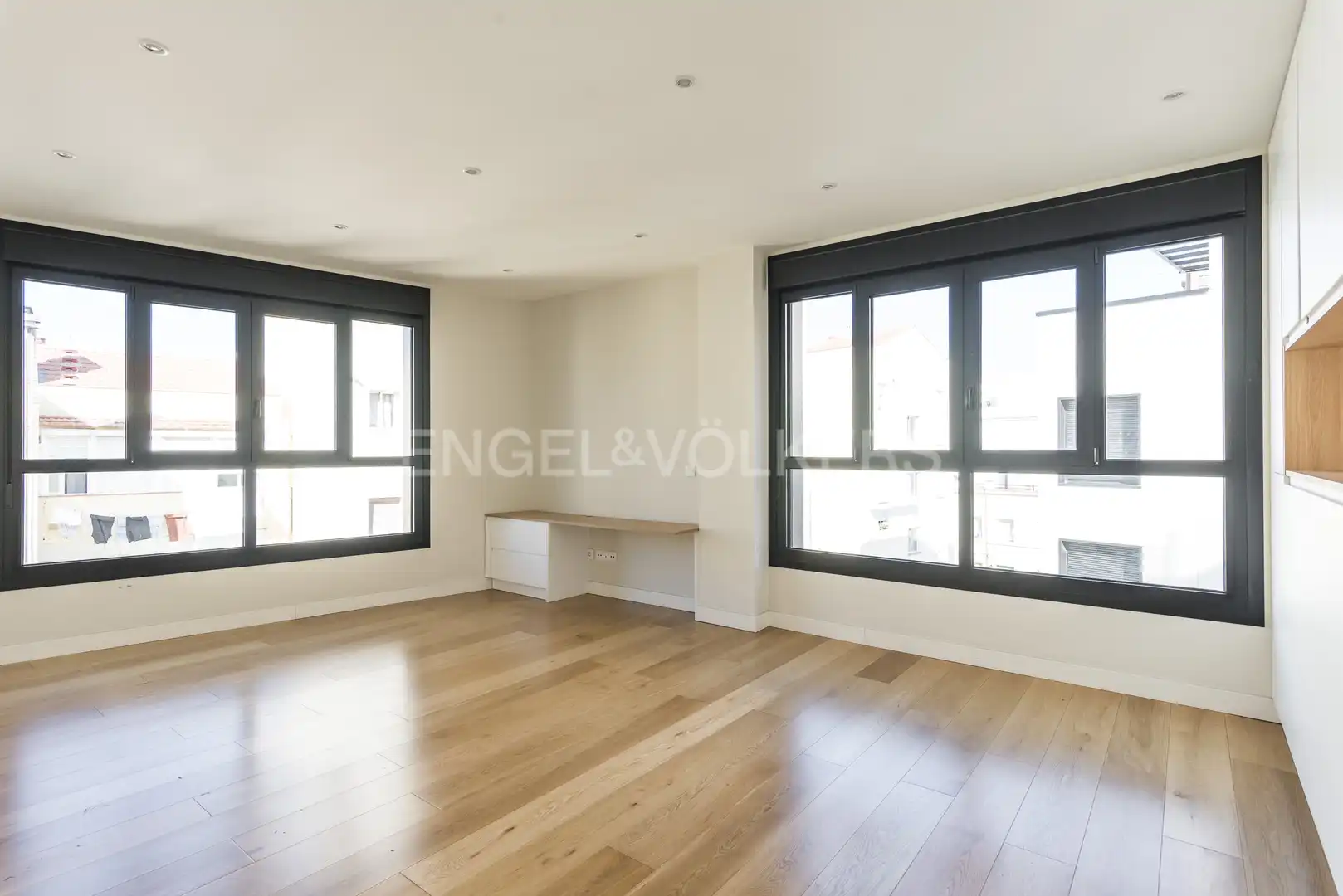 Living room of Flat for rent in  Madrid Capital  with Air Conditioner, Heating and Storage room