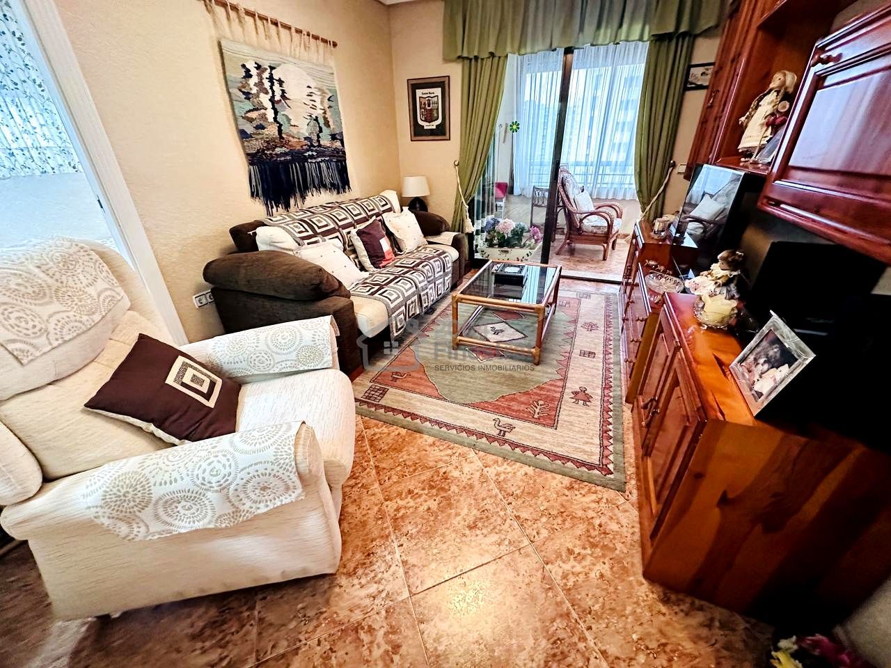 Wohnzimmer von Wohnungen zum Verkauf in Finestrat mit Klimaanlage, Privatgarten und Terrasse