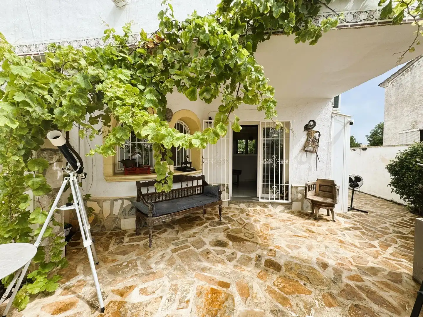 Terrasse von Einfamilien-Reihenhaus zum Verkauf in Dénia mit Klimaanlage, Privatgarten und Terrasse