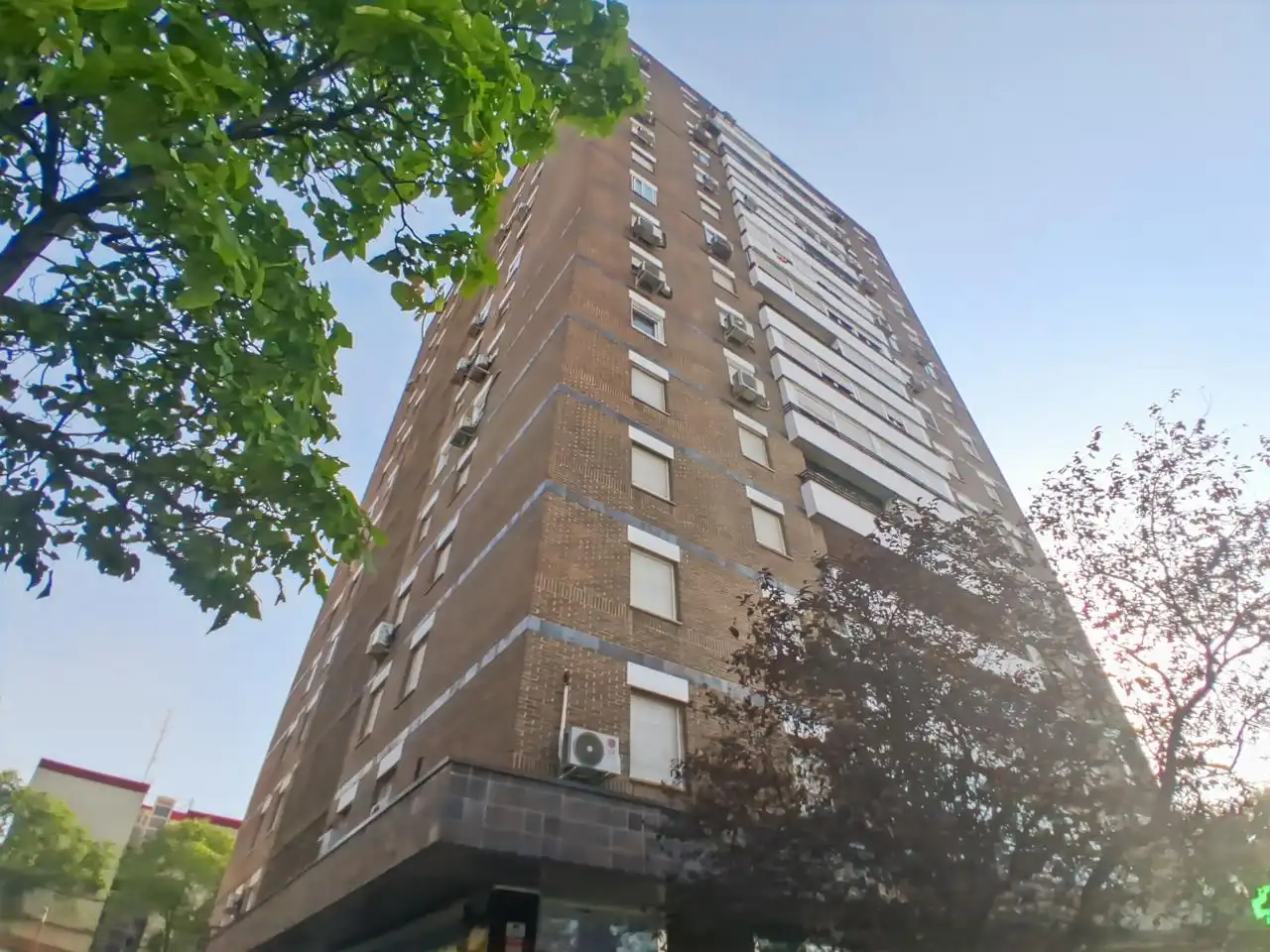 Vista exterior de Pis en venda en Madrid amb Calefacció, Parquet i Terrassa