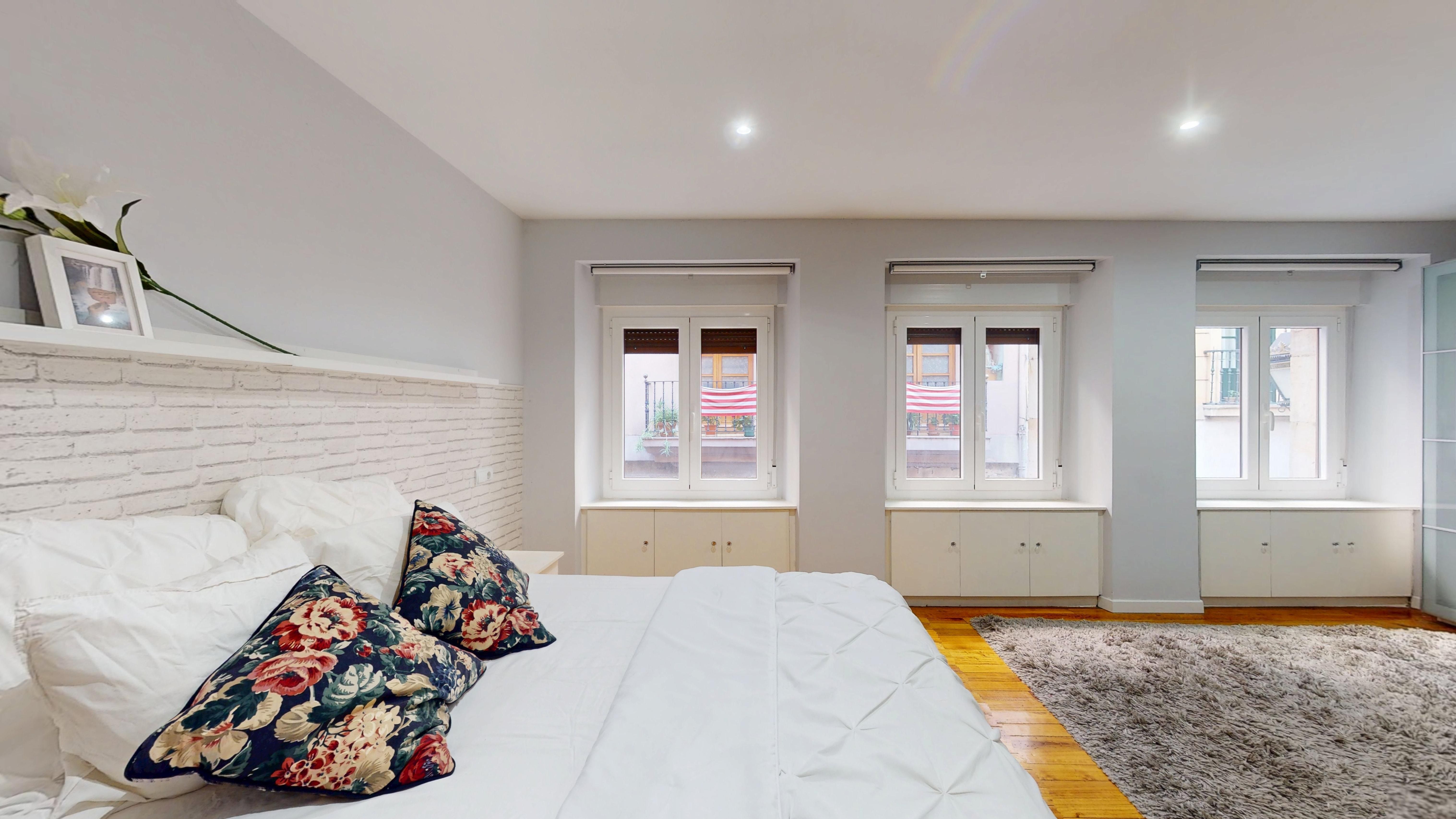Bedroom of Flat for sale in Bilbao   with Heating and Balcony
