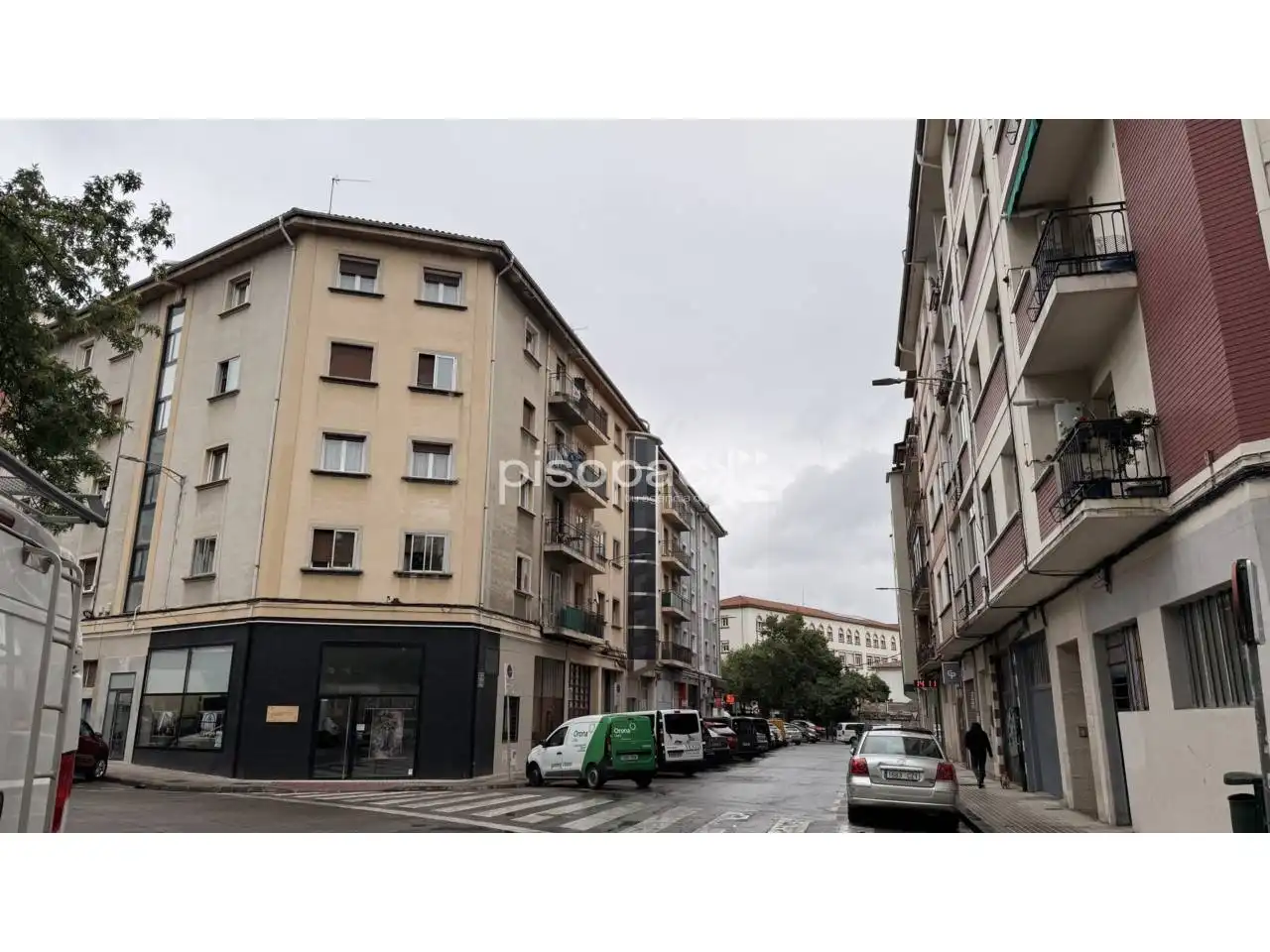 Außenansicht von Wohnung zum Verkauf in  Pamplona / Iruña mit Heizung, Terrasse und Balkon