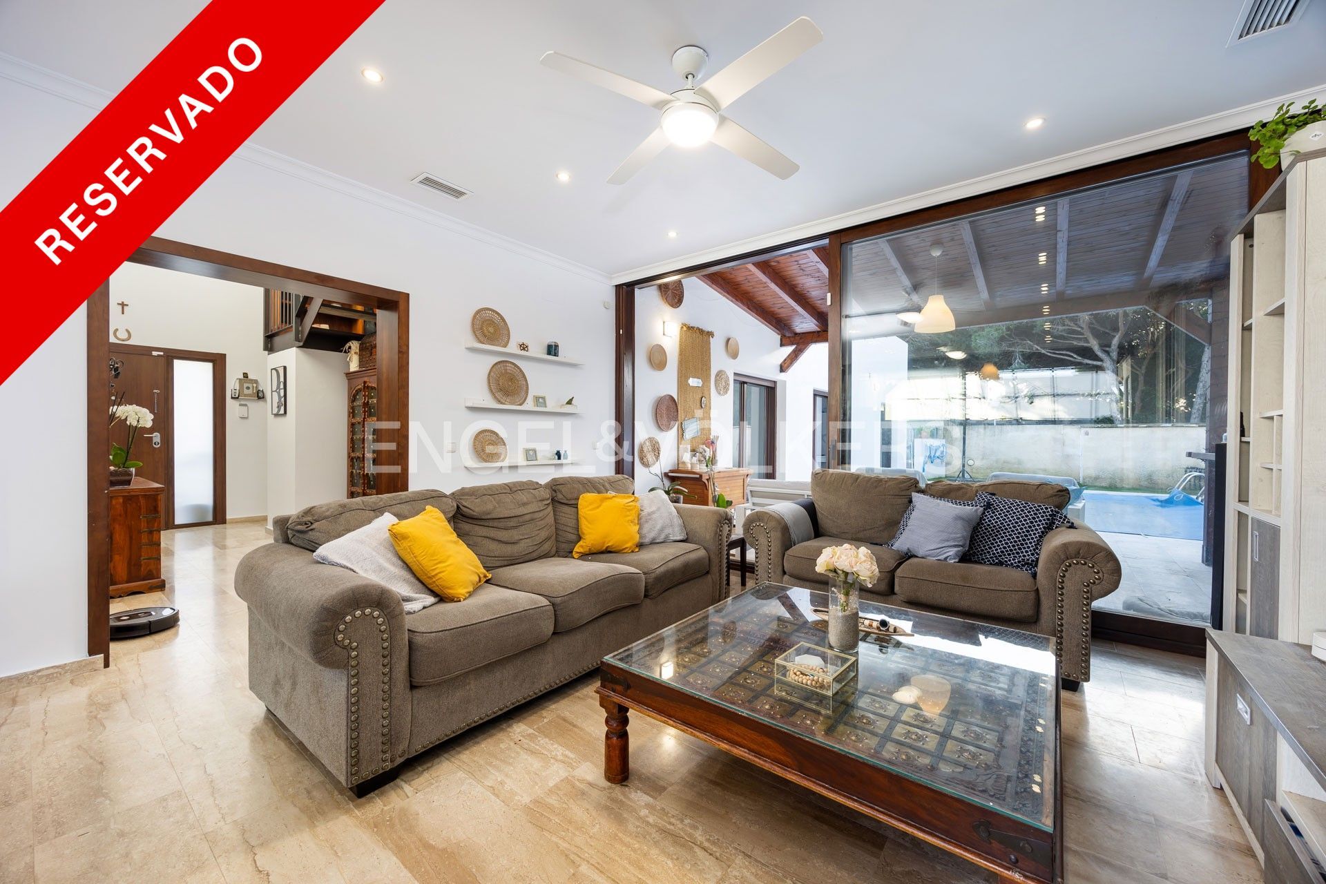 Sala d'estar de Casa o xalet en venda en Chiclana de la Frontera amb Aire condicionat, Calefacció i Jardí privat