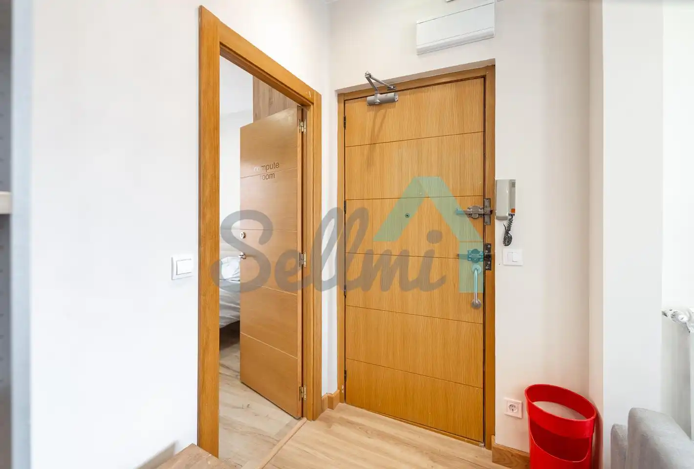 Piso de alquiler en Oviedo  con Calefacción, Terraza y Amueblado