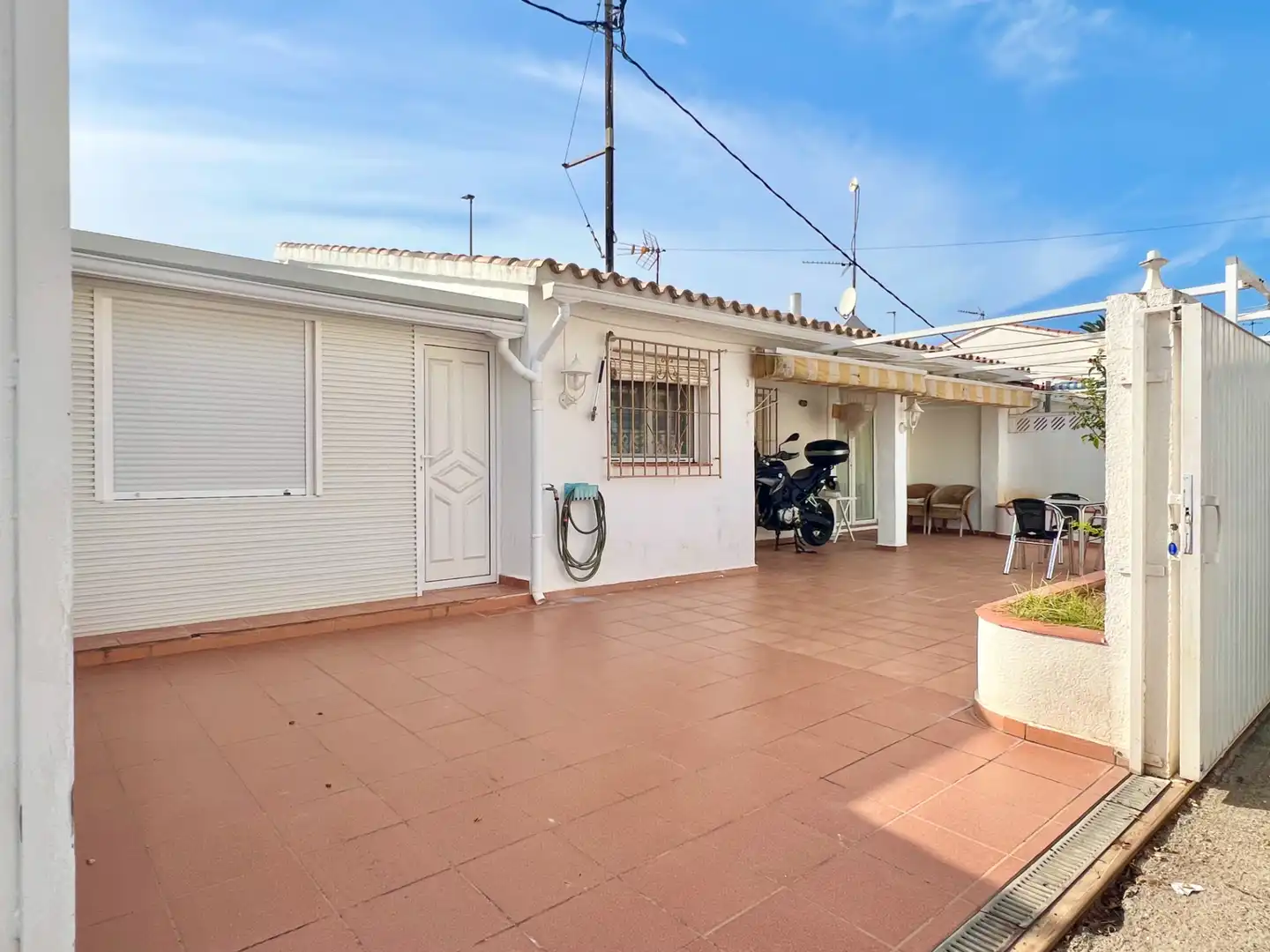 Vista exterior de Casa adosada en venda en Dénia amb Aire condicionat, Calefacció i Jardí privat