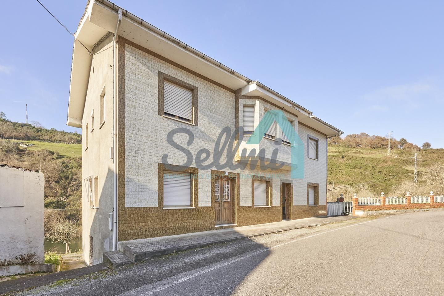Exterior view of House or chalet for sale in Las Regueras    with Private garden, Parquet flooring and Terrace