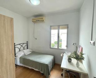 Bedroom of Flat to share in  Sevilla Capital  with Air Conditioner, Heating and Washing machine