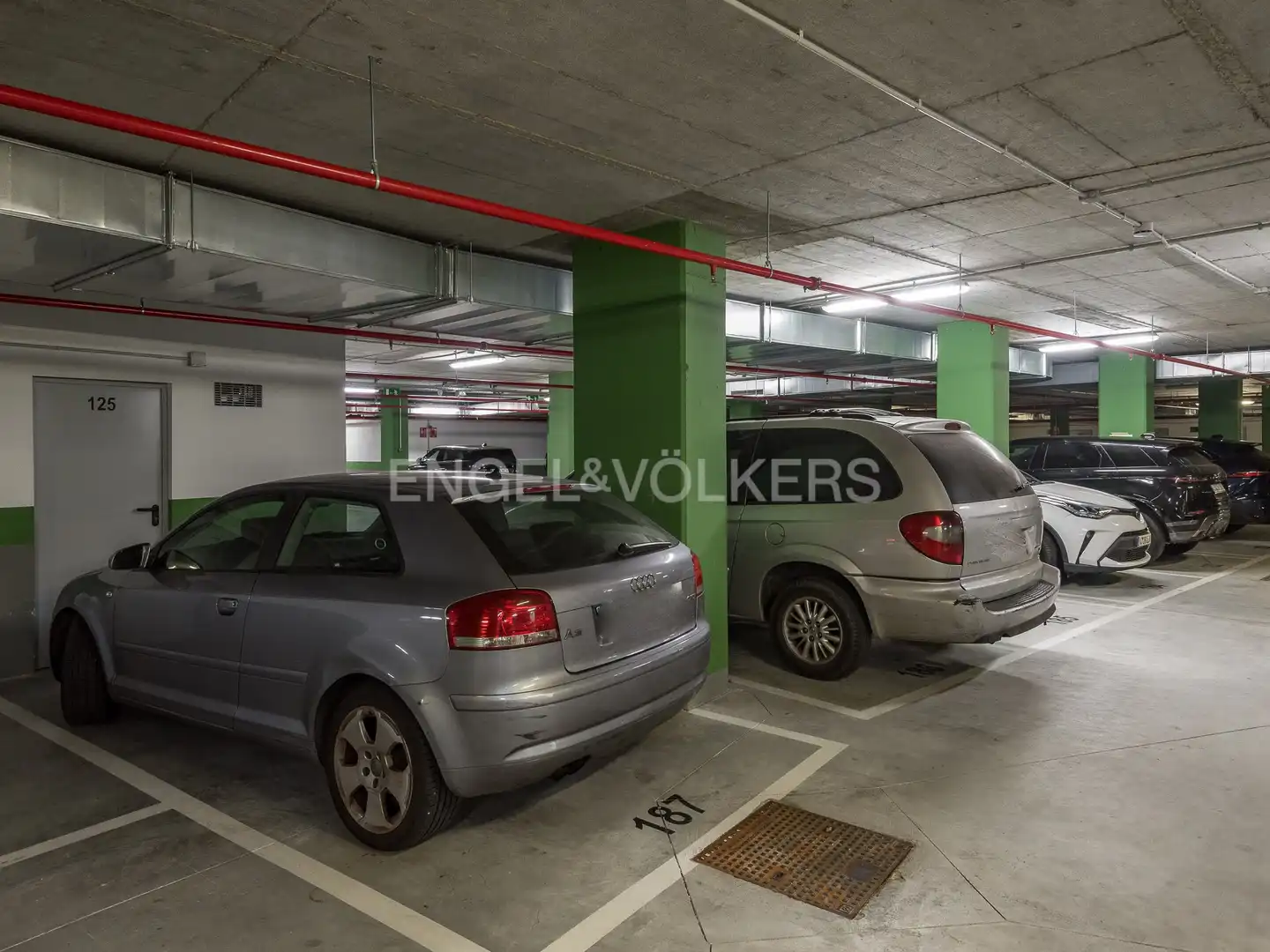 Parking of Flat for sale in Barcelona  with Air Conditioner, Heating and Parquet flooring