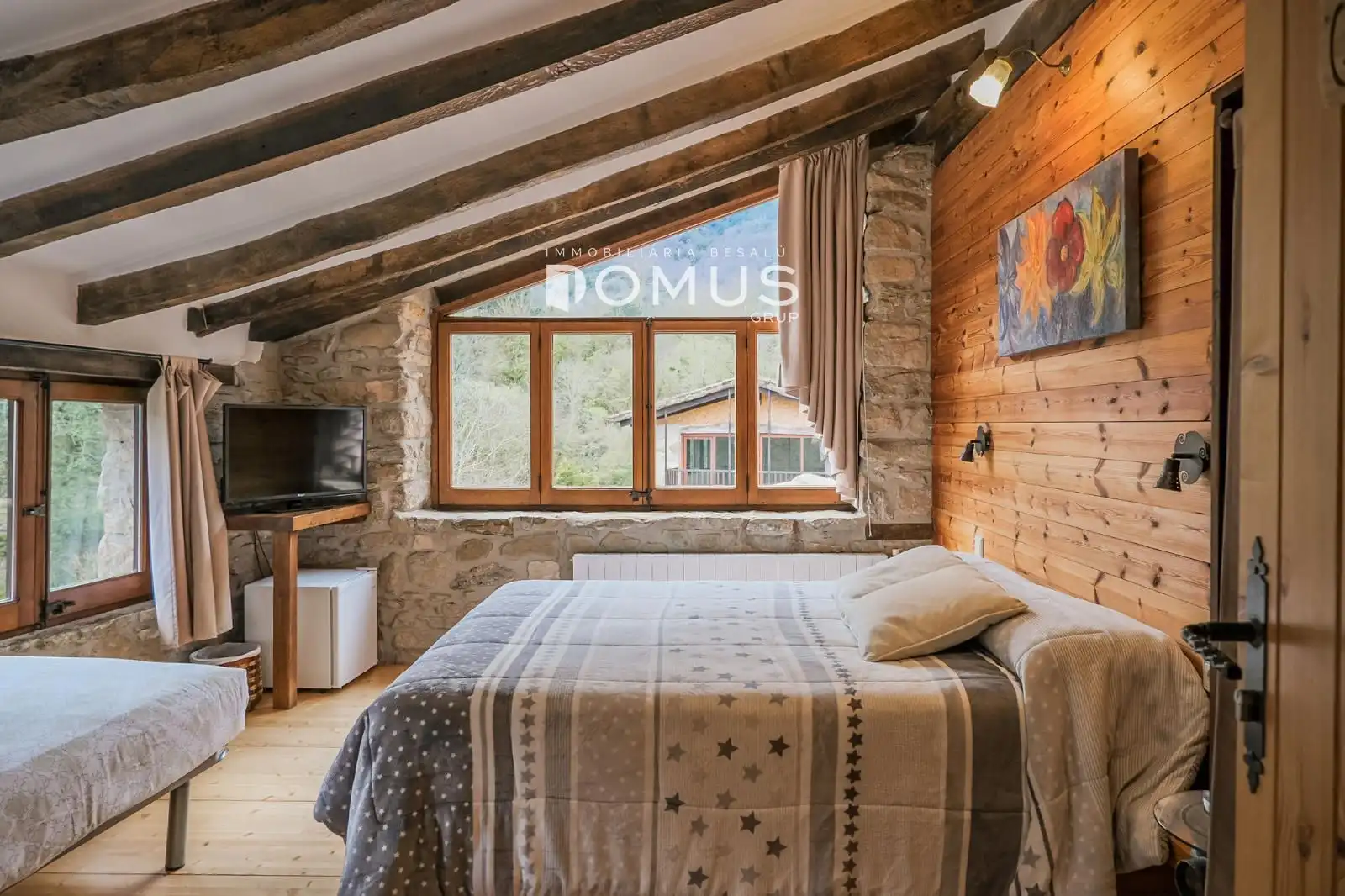 Habitación de Finca rústica en venta en Santa Pau con Calefacción, Parquet y Piscina