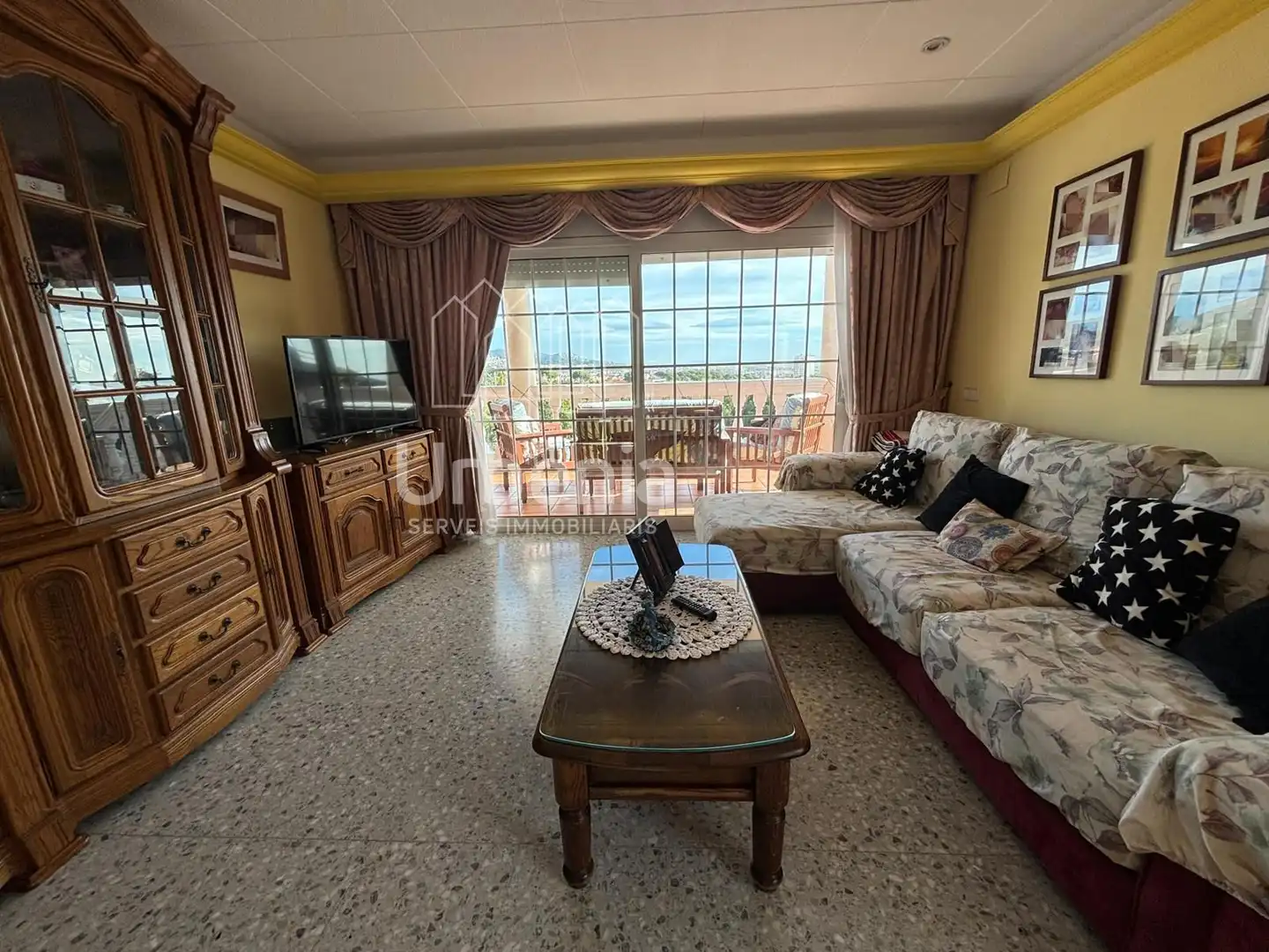 Sala d'estar de Casa o xalet en venda en Calella amb Calefacció i Piscina
