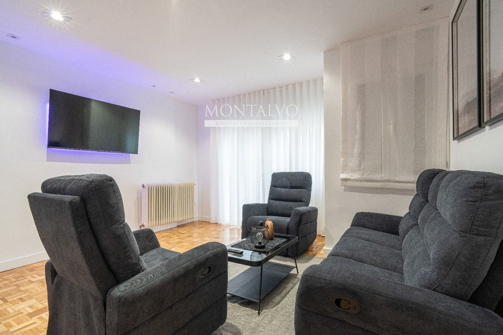Living room of Flat to rent in  Granada Capital  with Air Conditioner, Heating and Parquet flooring