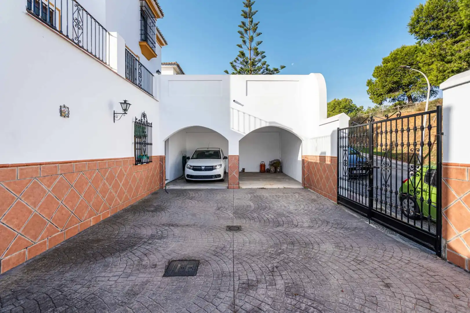 Vista exterior de Casa o xalet en venda en Benalmádena amb Aire condicionat, Terrassa i Traster