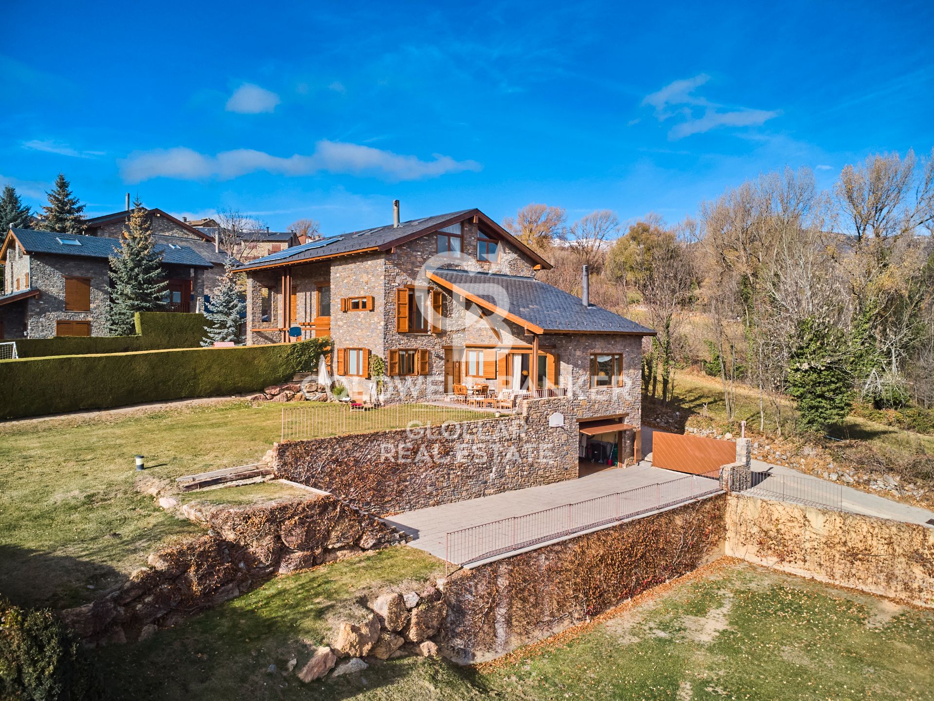 Exterior view of Single-family semi-detached for sale in Isòvol  with Heating, Private garden and Parquet flooring