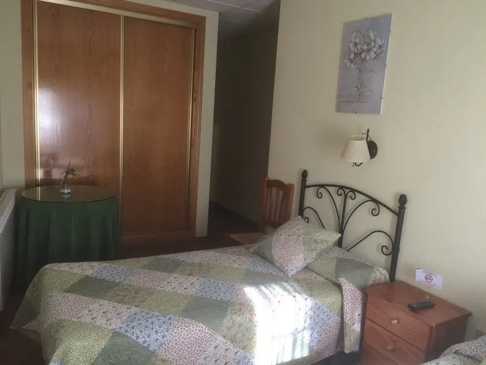 Habitación de Local en venta en El Espinar