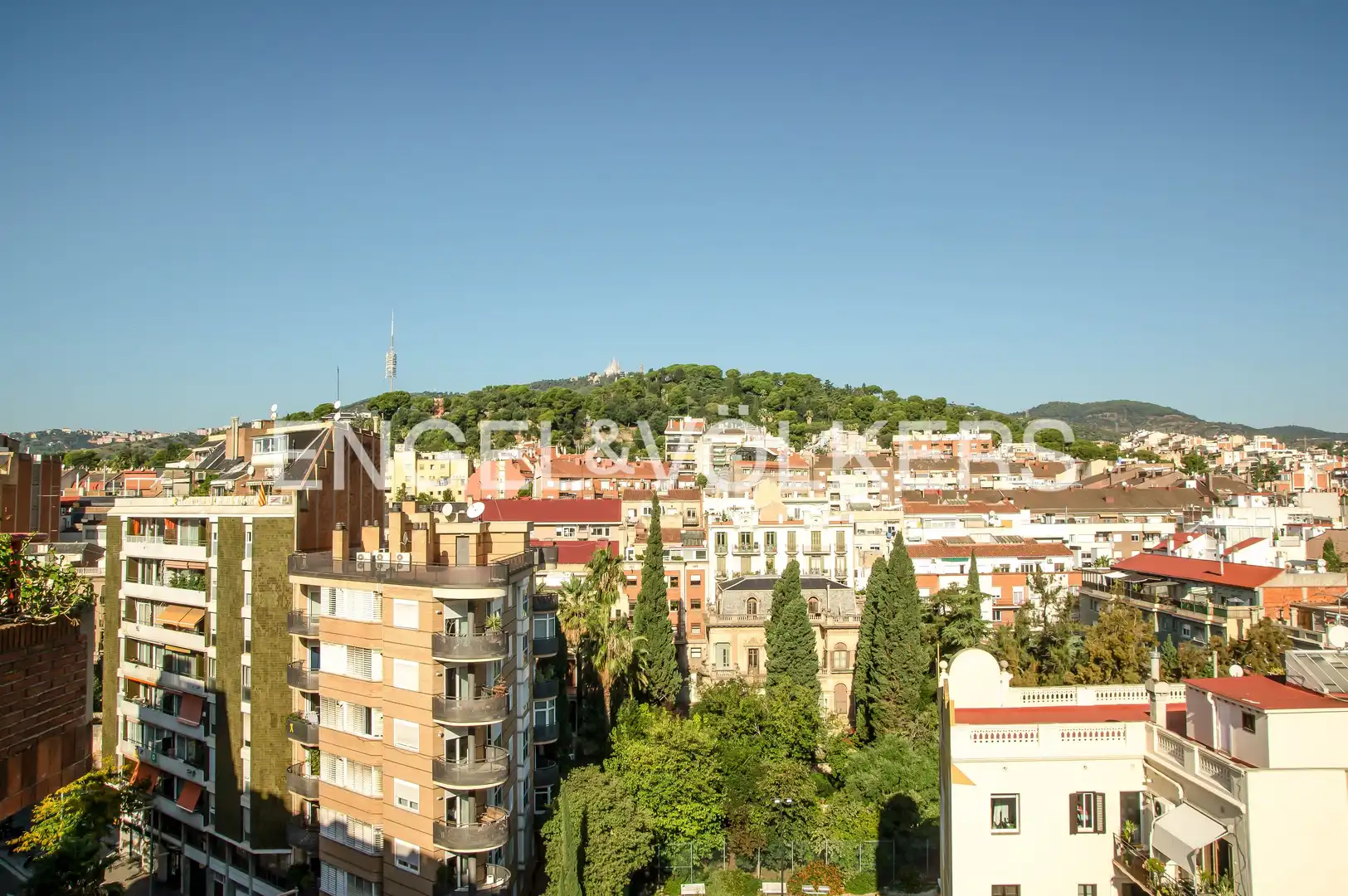 Außenansicht von Dachboden zum Verkauf in Barcelona mit Klimaanlage, Heizung und Parkett