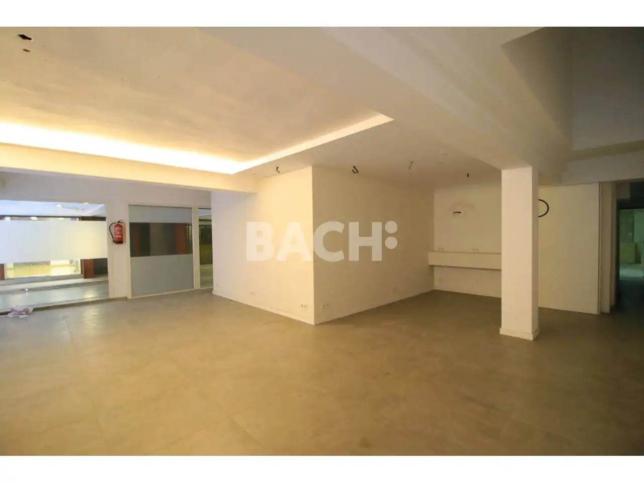 Commercial properties for rent in Calle manlleu, 50, Nord