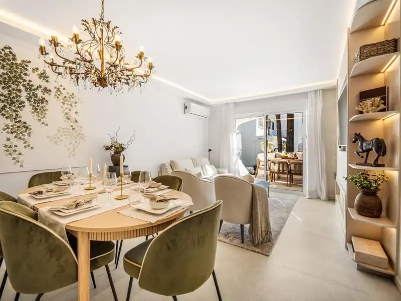 Casa a schiera con terrazza in vendita a ESCUELAS EL ANGEL-NVA ANG 9