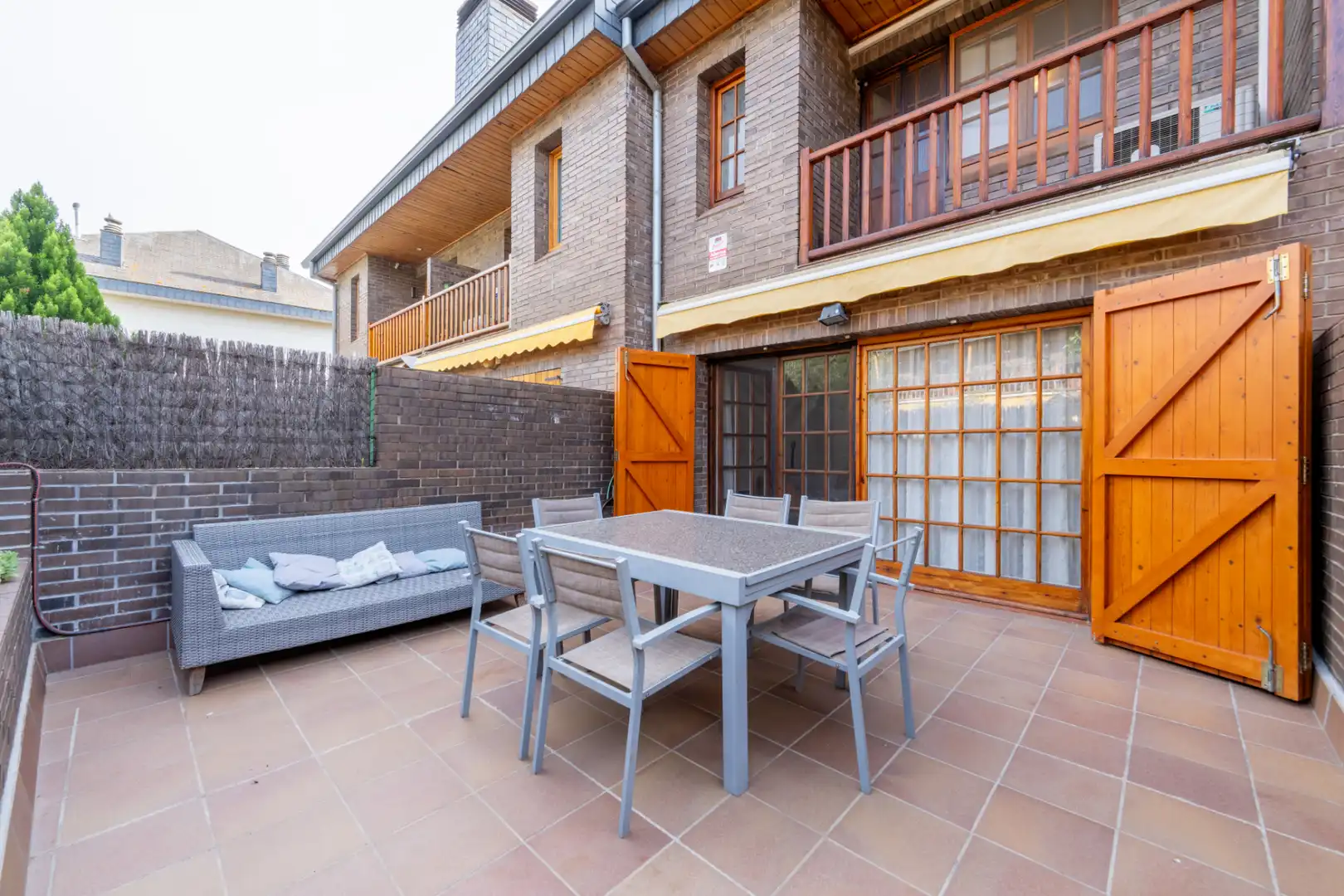Terrassa de Casa adosada en venda en Sant Cugat del Vallès amb Calefacció, Jardí privat i Parquet