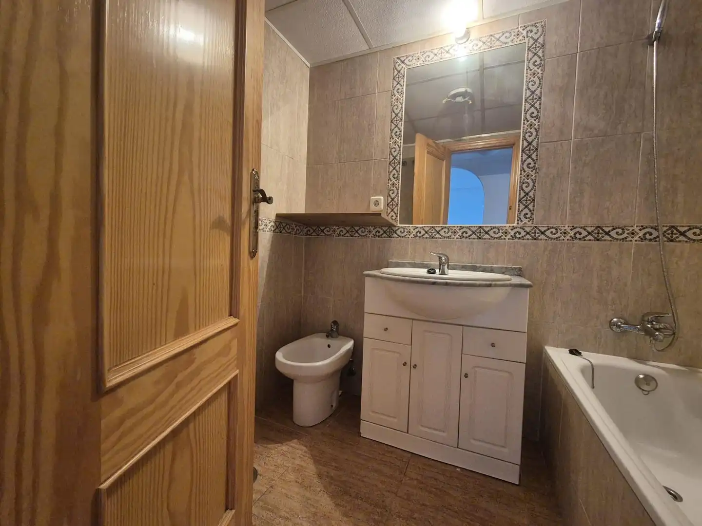 Baño de Piso de alquiler en La Unión con Amueblado, Balcón y Alarma