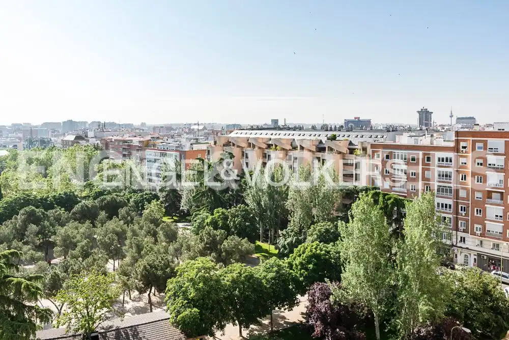 Vista exterior de Piso en venta en Madrid con Calefacción, Jardín privado y Parquet