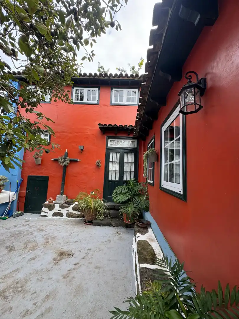 Vista exterior de Casa o xalet en venda en Los Realejos amb Jardí privat, Moblat i Internet